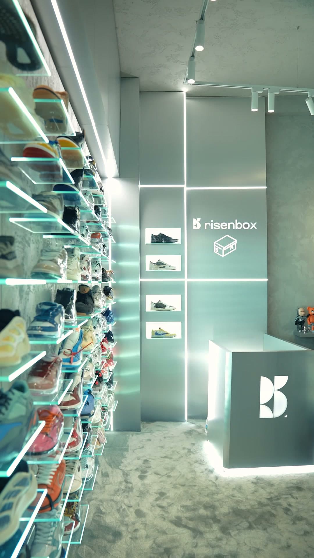 Risenbox — Uzi kapak karesi
