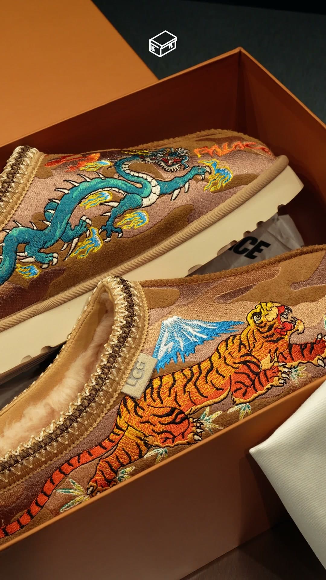 Risenbox — UGG × Palace kapak karesi