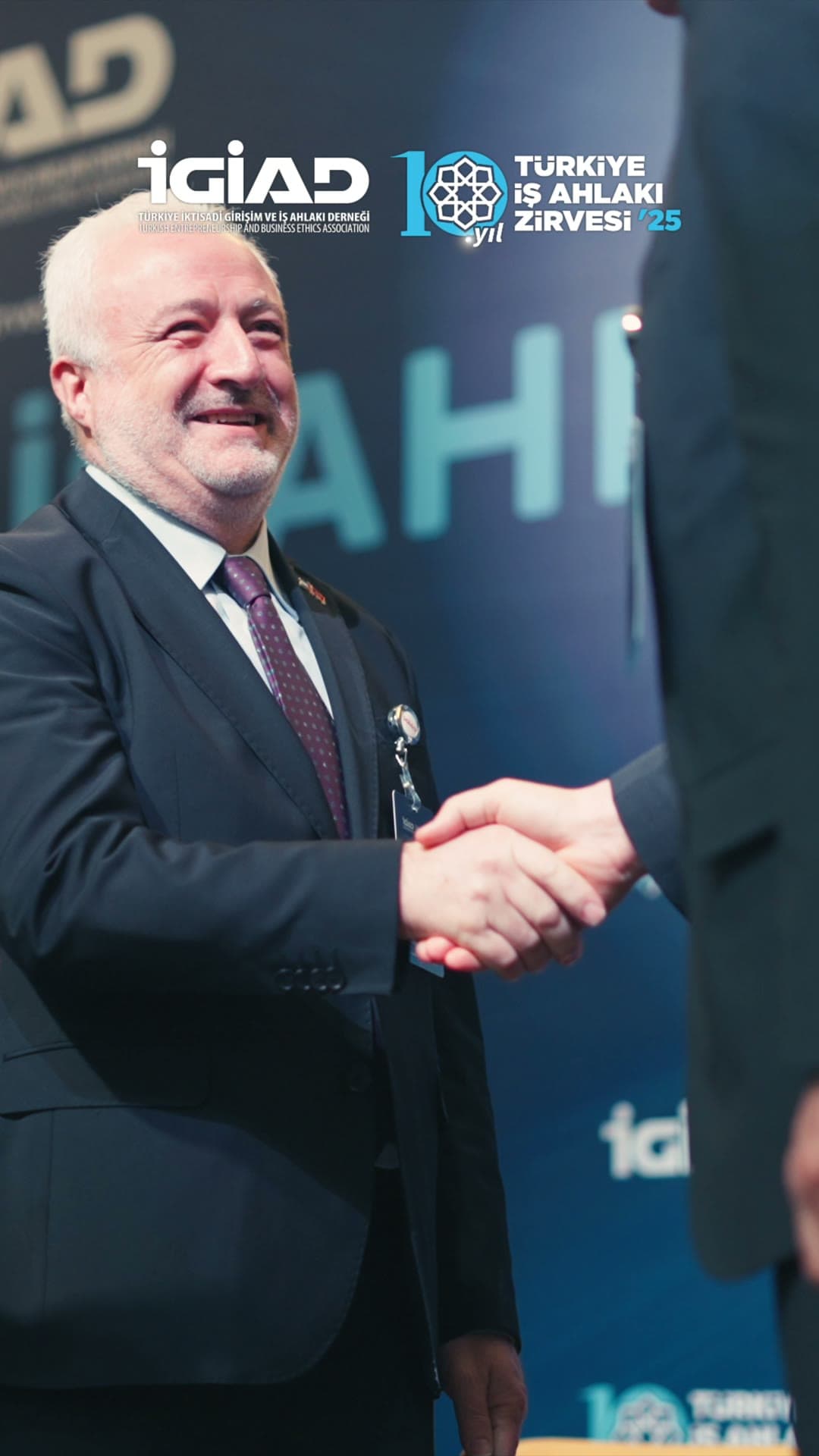 İGİAD — Sahne ve Kulis kapak karesi